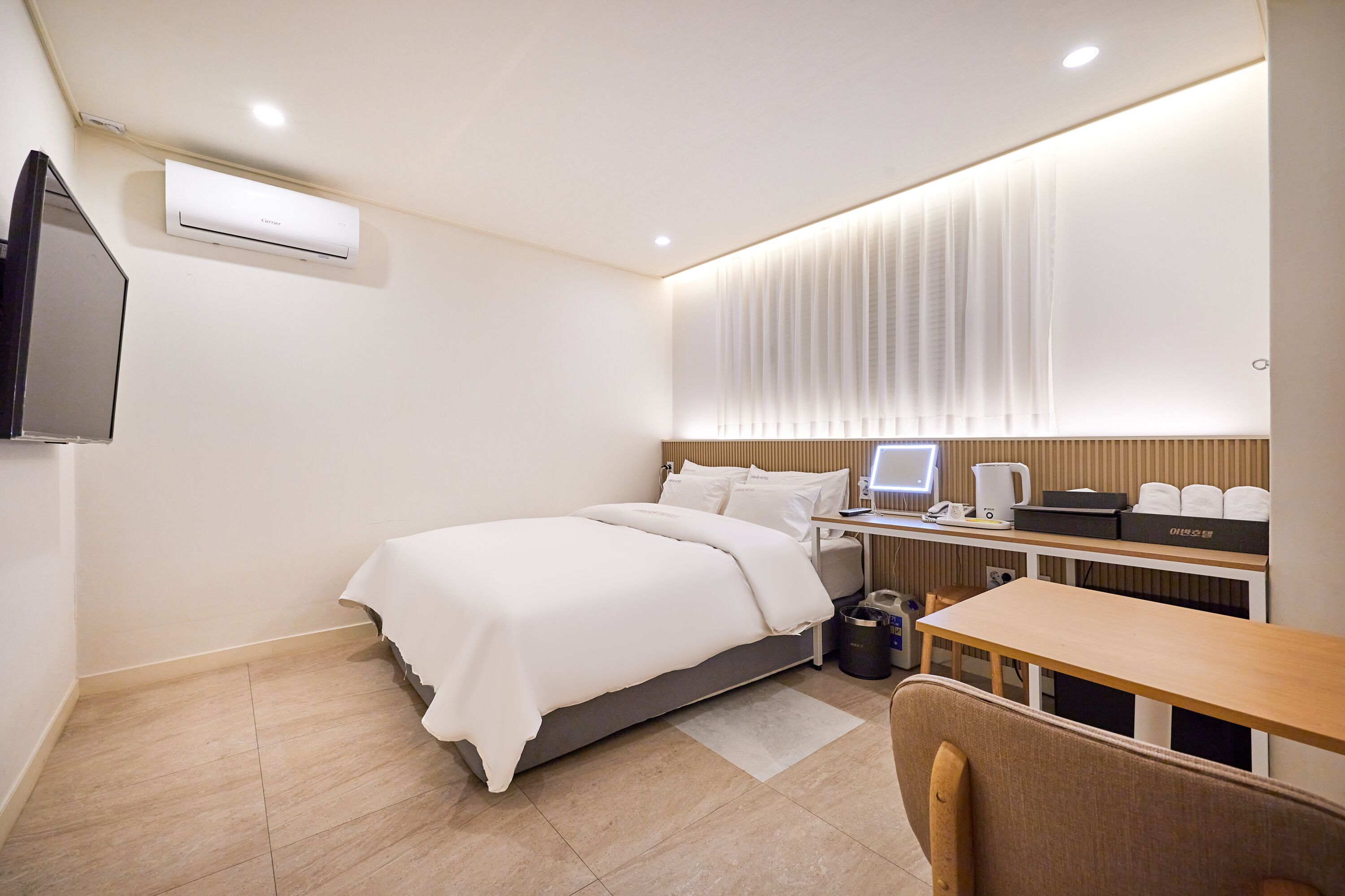 Egyptian cotton sheets, premium bedding, down comforters