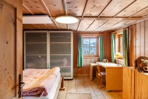 2 bedrooms, free WiFi, bed sheets - Holiday home 'Liberty Ranch Marlstein' with mountain view and WiFi (Oetz)