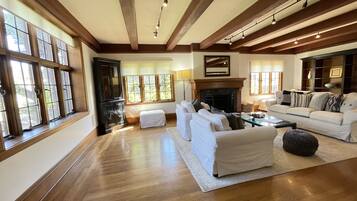 Smart TV, fireplace, foosball, table tennis