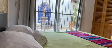 2 habitaciones, tabla de planchar con plancha, wifi y ropa de cama