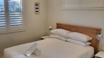 3 室のベッドルーム、アイロン / アイロン台、WiFi (無料)、ベッドシーツ