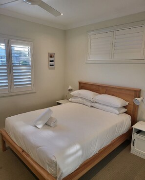 3 chambres, fer et planche à repasser, Wi-Fi gratuit, draps fournis