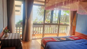 Artículos del minibar gratis y caja de seguridad en la habitación