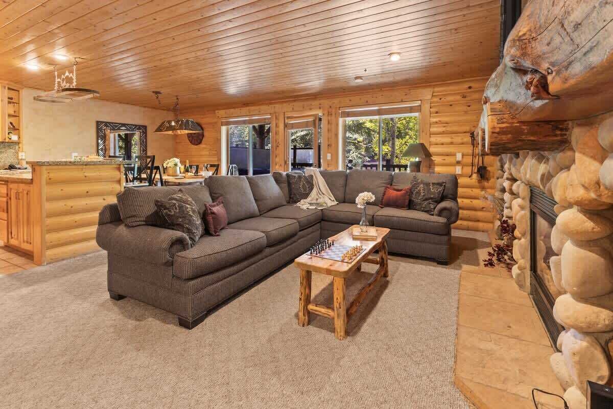 TV, fireplace, offices