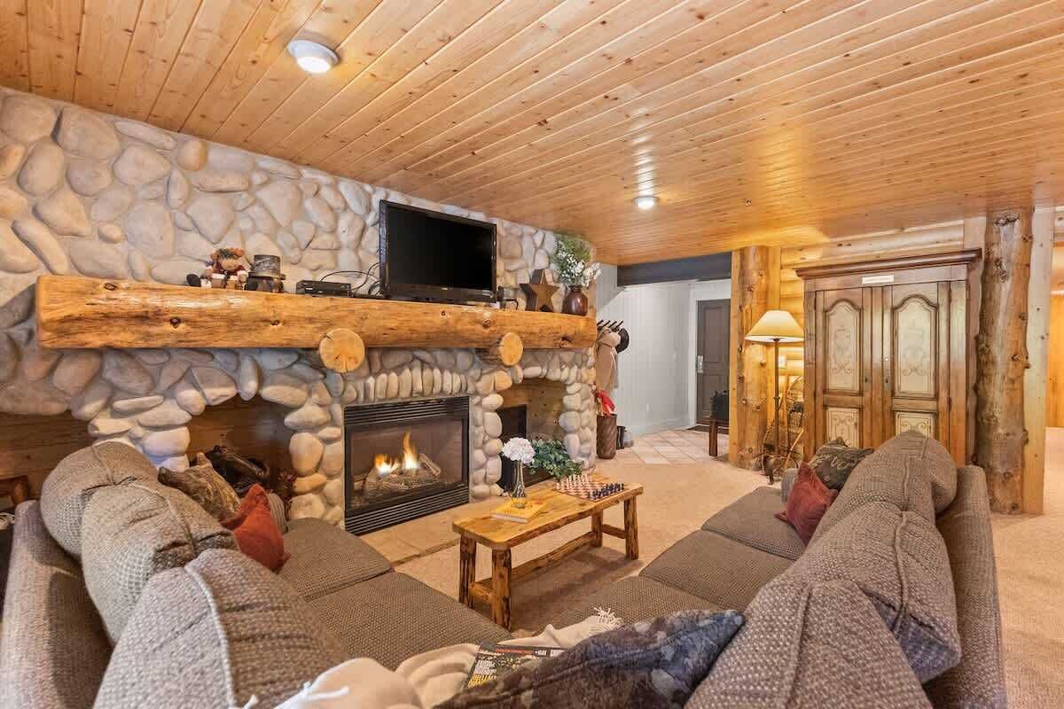TV, fireplace, offices