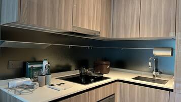 Comfort-Apartment | Eigene Küche | Großer Kühlschrank, Mikrowelle, Ofen, Herdplatte