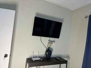 Interior - Kingston’s Zen (Kingston)