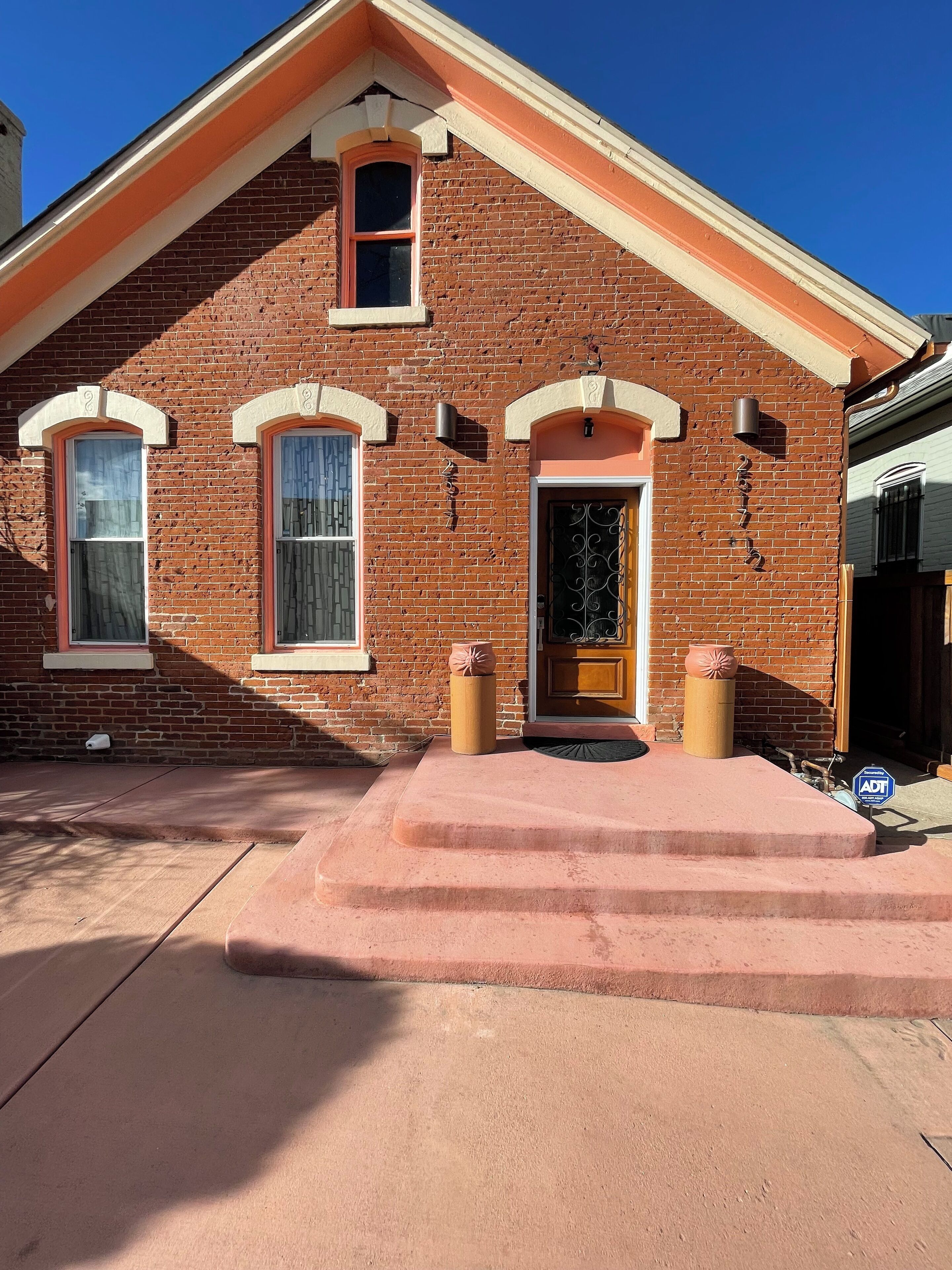 Cozy Historic Brick Home near coors field close to lower Larimer St., 
