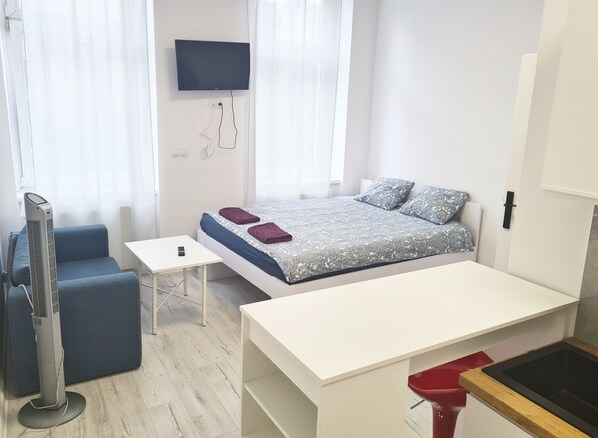 2 bedrooms, iron/ironing board, WiFi, bed sheets