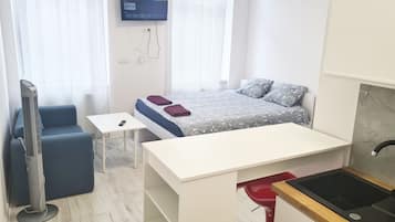 2 bedrooms, iron/ironing board, WiFi, bed sheets
