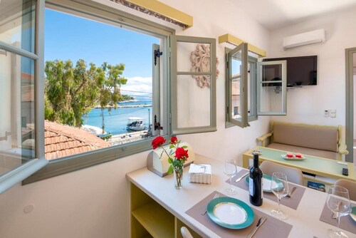 Dora I Studio - Cozy With bay View