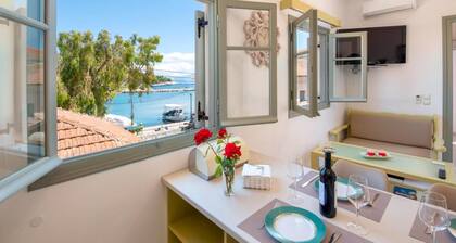 Dora I Studio - Cozy With bay View