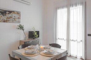 Dining - Stylish Residence Le Fontane 2 Bedroom Apartment sleeps 5 - Trillo 5 no2942 (Villasimius)