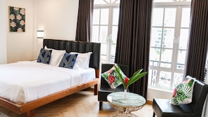 Junior Suite, 1 King Bed, City View