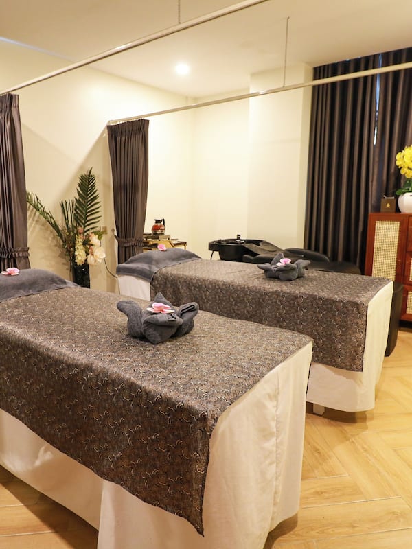 Körperbehandlungen, Thai-Massagen, Körperpeelings, Gesichtsbehandlungen