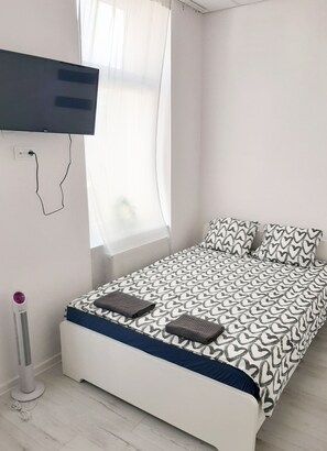 1 chambre, fer et planche Ă repasser, Wi-Fi, draps fournis