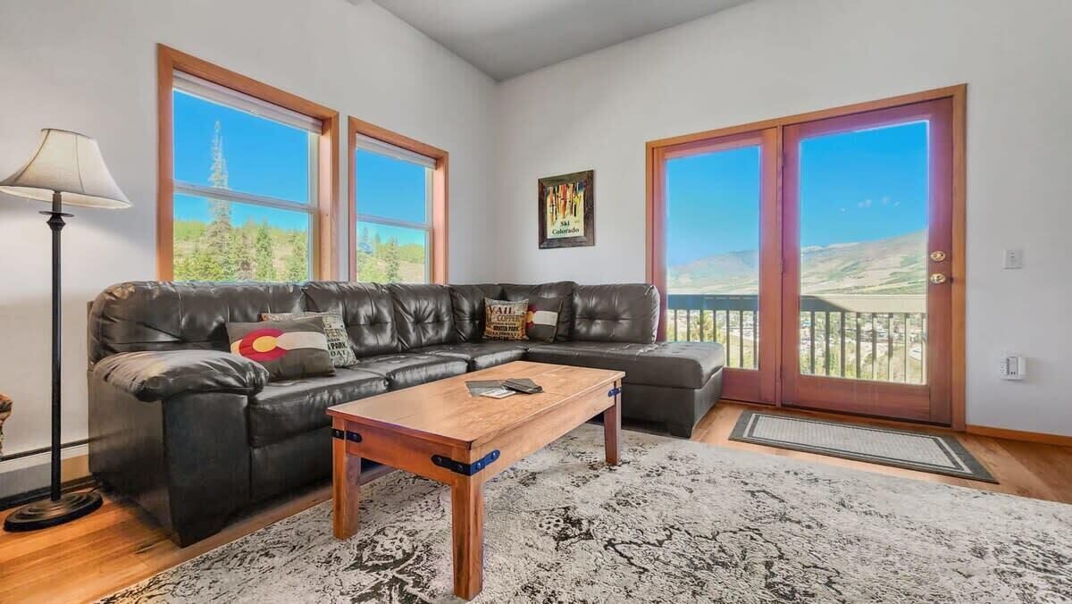 4BR Gem with Great Views and Trail Access