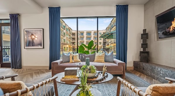 Apartment - Chic West Downtown Studio w Washer Dryer (Austin)