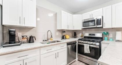 Chic West Downtown Studio w Washer Dryer