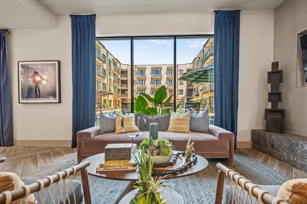 Prime West Downtown Studio w Washer Dryer - Dessau, TX