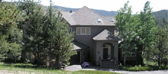 Luxury Foothills of Denver- Hottub, Great Location 30 minutes - dwntwn or skiing