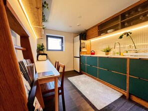 Fridge, microwave, stovetop, electric kettle - HHZib - homestay on a peaceful hill (Seoul)