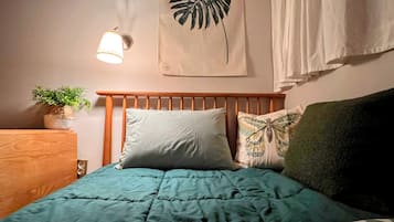 Double Room (03) | Individually furnished, desk, laptop workspace, iron/ironing board