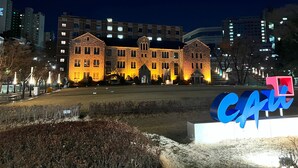 A historic building with a stone facade and multiple windows, illuminated at night. - HHZib - homestay on a peaceful hill (Seoul)