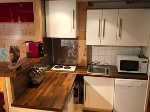 Refrigerador, microondas, lavavajillas y tetera eléctrica 