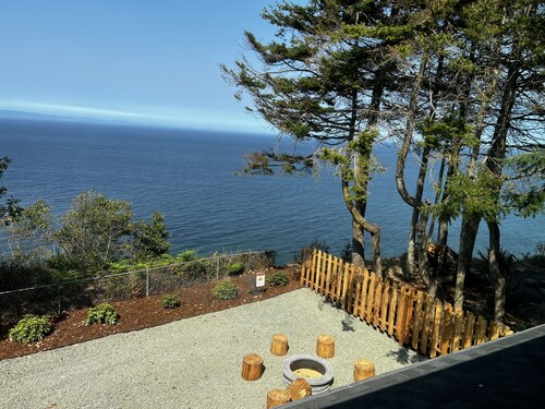Victoria View Bluffs - Impeccable oceanfront home with spectacular ocean views