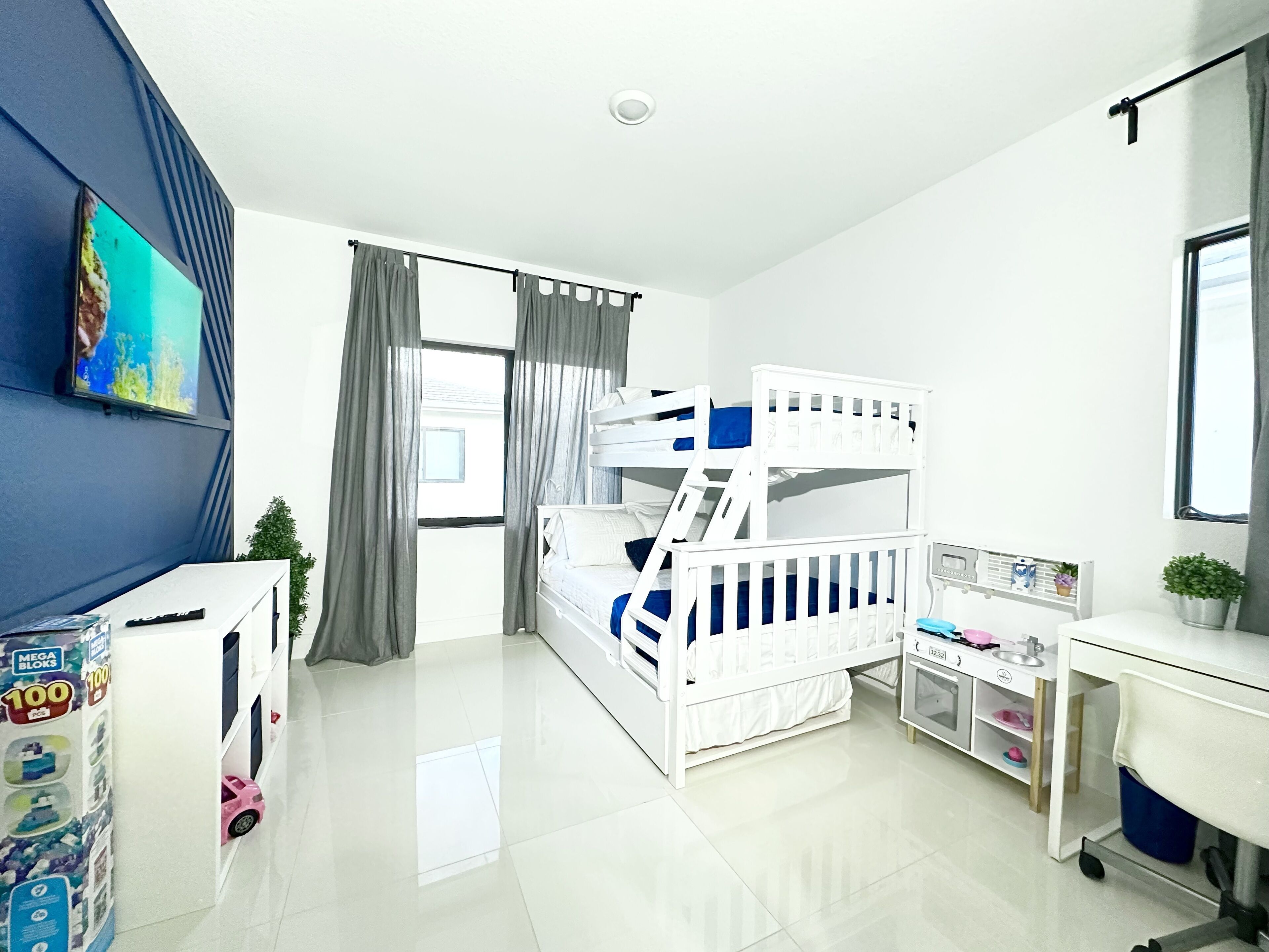 4 bedrooms, desk, iron/ironing board, travel cot