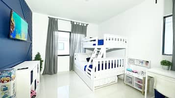 4 chambres, bureau, fer et planche Ă repasser, lit parapluie