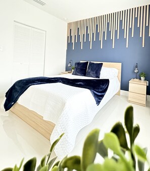 4 bedrooms, desk, iron/ironing board, travel crib