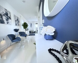 Interior - Blue House-Sleep 11 people-Game Room-The Keys-Everglades-Miami-Biscayne Nat Park (Florida City)