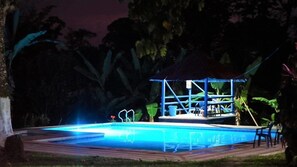 2 outdoor pools
