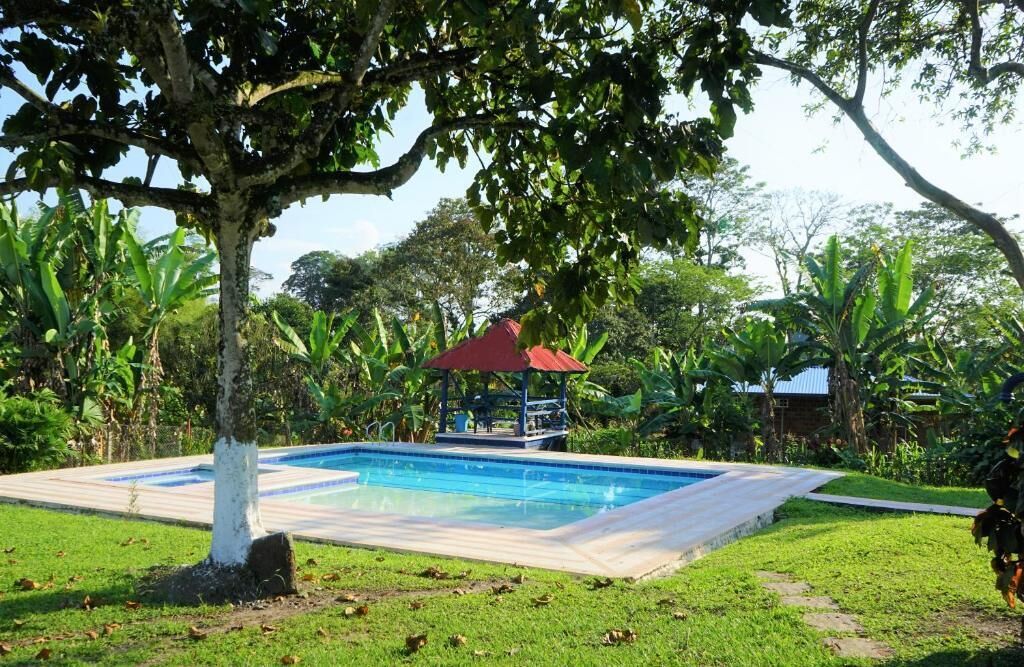 2 piscinas al aire libre