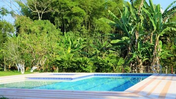 2 piscinas al aire libre