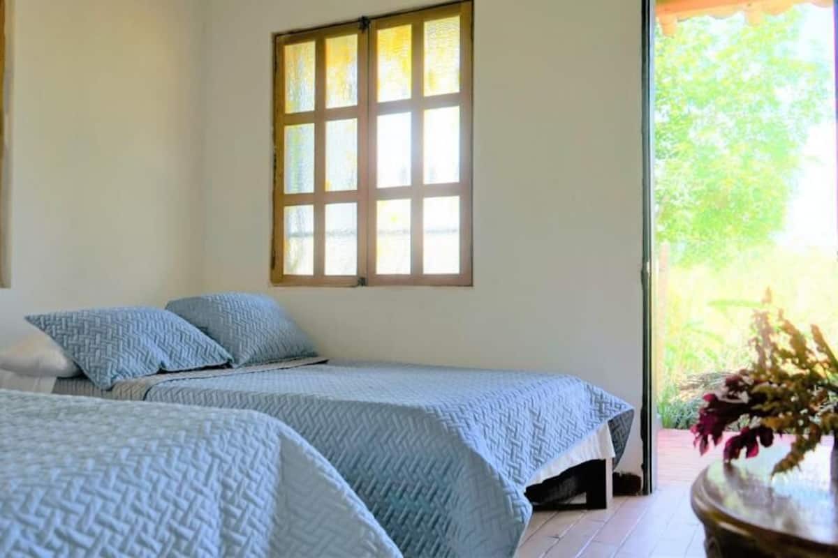 Driepersoonskamer | 1 slaapkamer, gratis wifi, beddengoed