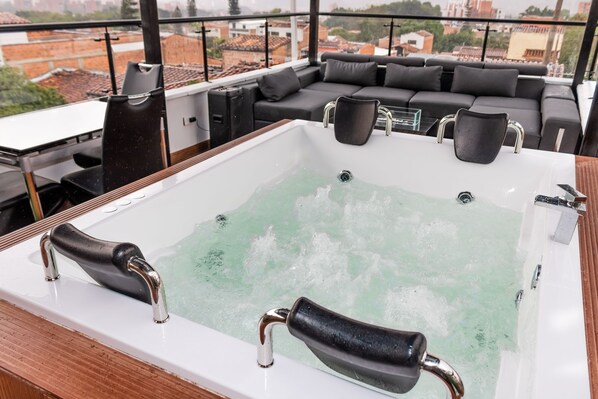 Baignoire à remous extérieure