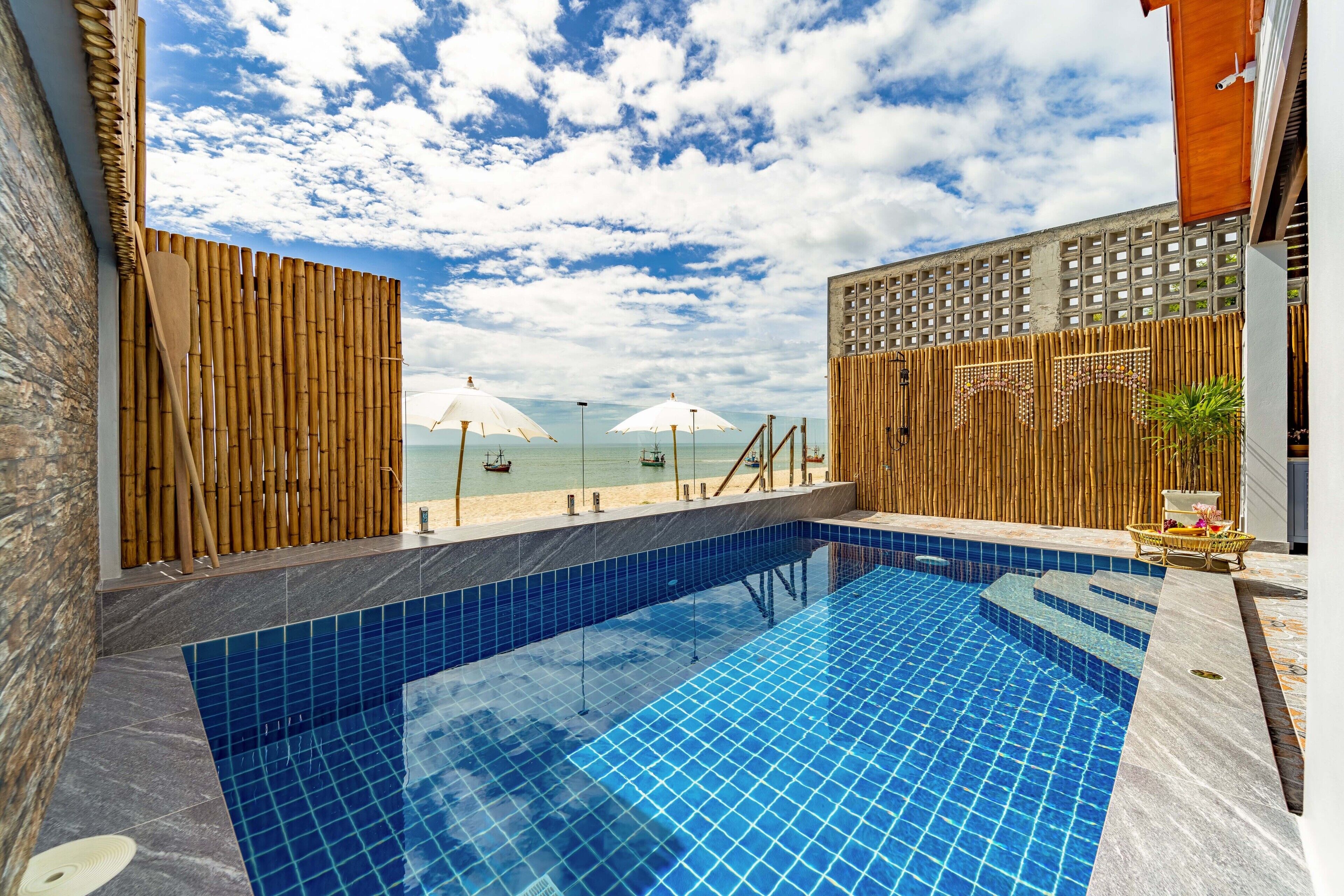 Kolam renang outdoor