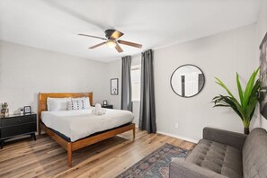 1 habitación, tabla de planchar con plancha, wifi y ropa de cama