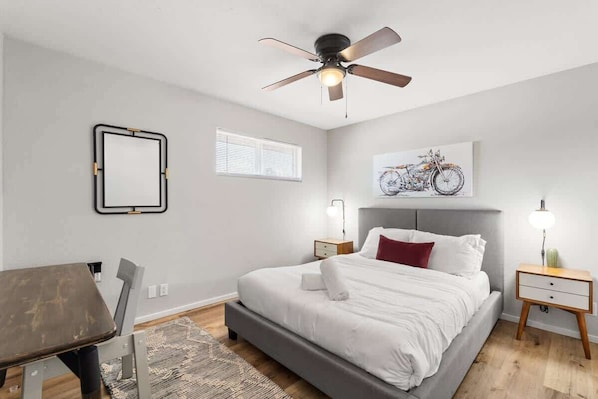 2 bedrooms, iron/ironing board, WiFi - Fashion Square Apt1|SWVillage|Scottsdale|8Plex (Scottsdale)