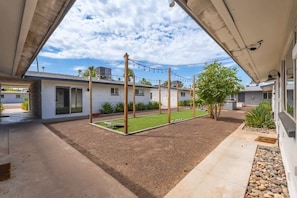 Property grounds - Fashion Square Apt1|SWVillage|Scottsdale|8Plex (Scottsdale)