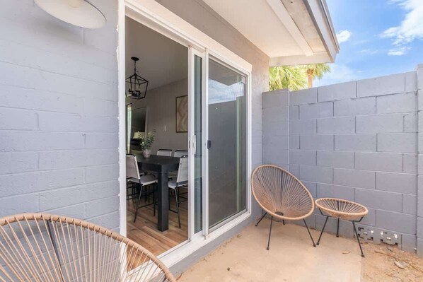 Outdoor dining - Fashion Square Apt2|SWVillage|Scottsdale|8Plex (Scottsdale)