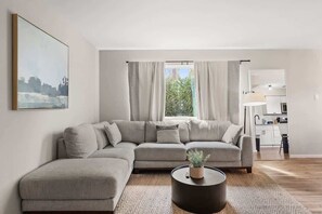TV - Fashion Square Apt2|SWVillage|Scottsdale|8Plex (Scottsdale)