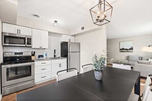 Cookware/dishes/utensils - Fashion Square Apt2|SWVillage|Scottsdale|8Plex (Scottsdale)
