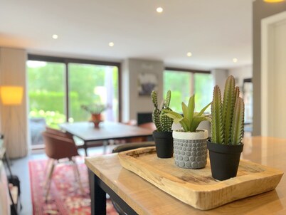 Beautiful detached house in the middle of the woods