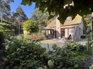 Terrace/patio - Beautiful detached house in the middle of the woods (Rekem)