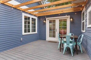 Outdoor dining - Craftsman Crush | Comfy, Stylish, South Hill (Spokane)