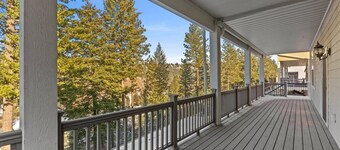 Spacious 6BR retreat near downtown Spokane—views, garage & fun!